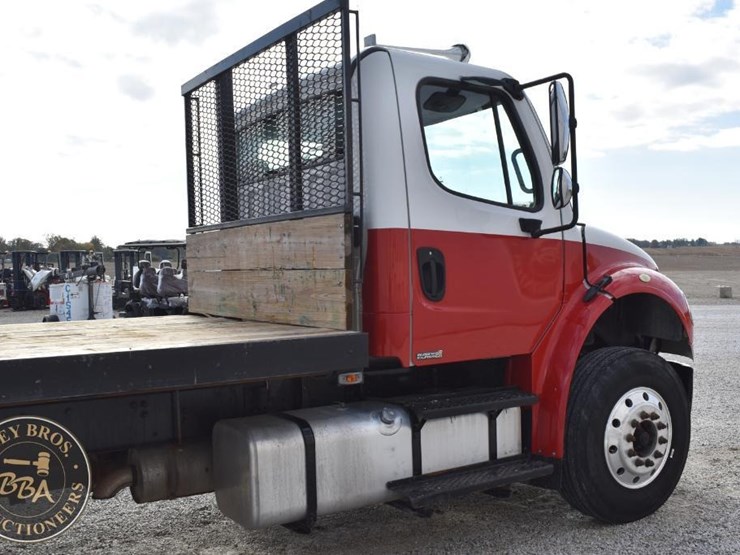 freightliner-business-class-m2-106-image-27