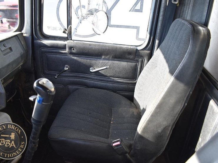 1997-mack-rd688s-image-32