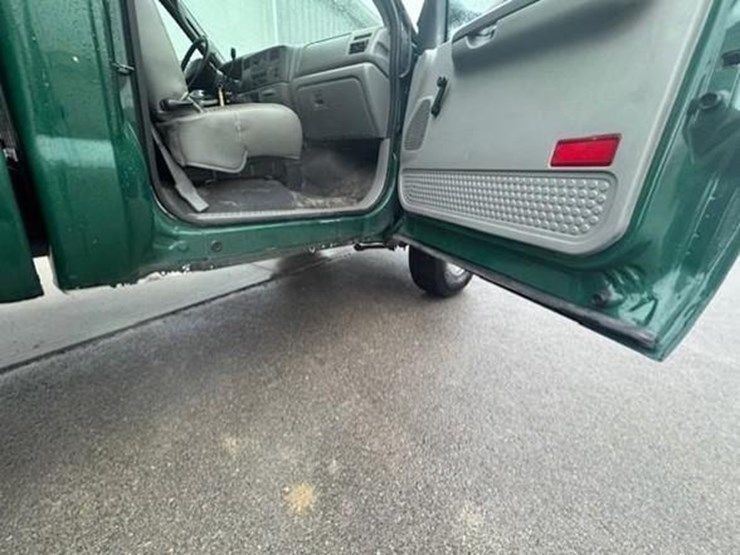 ford-f350-xl-image-9