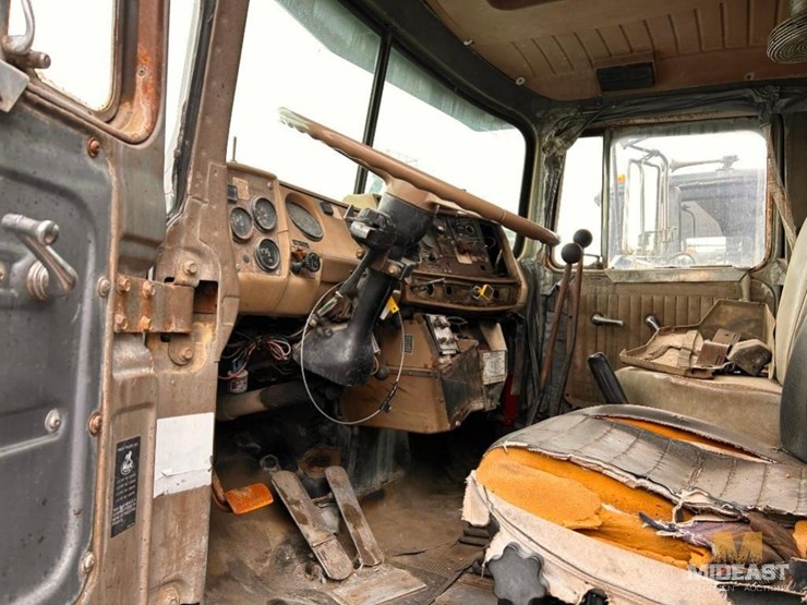 1985-mack-rd686s-image-17