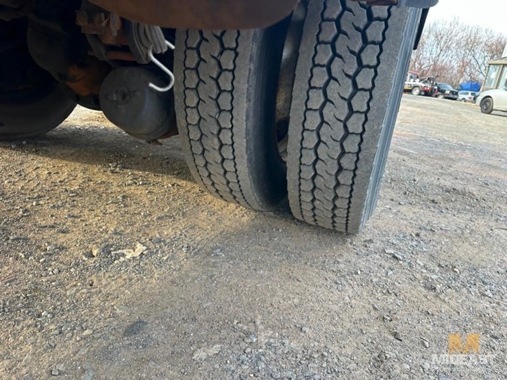 peterbilt-377-image-18