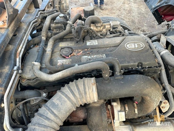 2013-ud-ud330-cab-over-truck-image-12