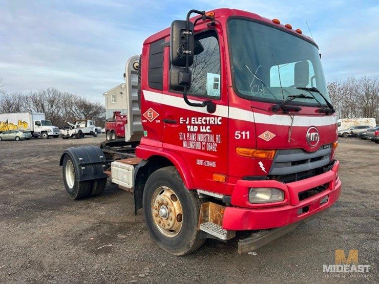 2013-ud-ud330-cab-over-truck-image-8