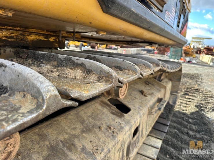 caterpillar-330d-image-26