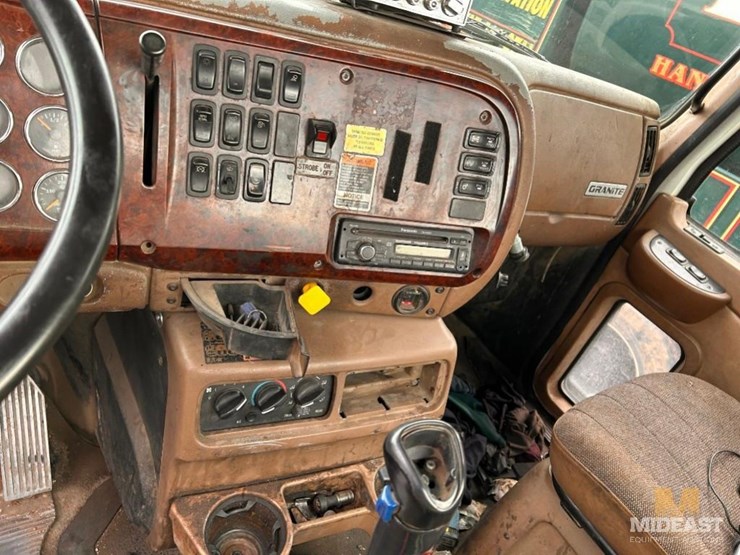 2006-mack-cv713-granite-cab-and-chassis-truck-image-18