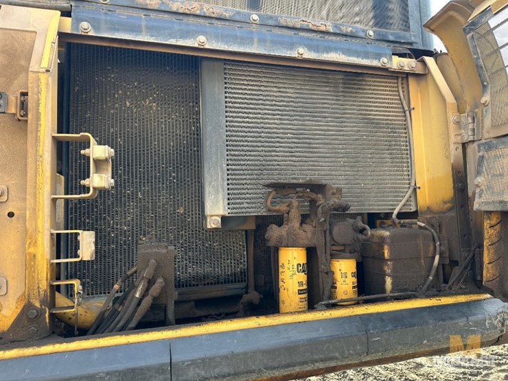 caterpillar-330d-image-37