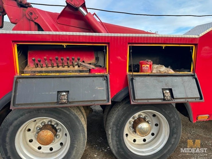 peterbilt-377-image-25