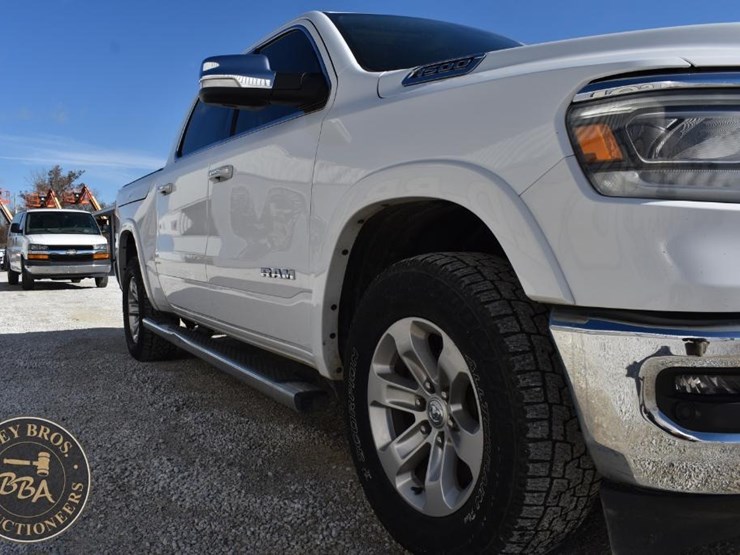 2021-ram-1500-laramie-image-13