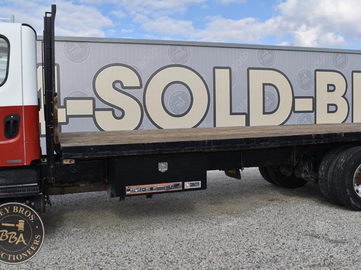 freightliner-business-class-m2-106-image-14