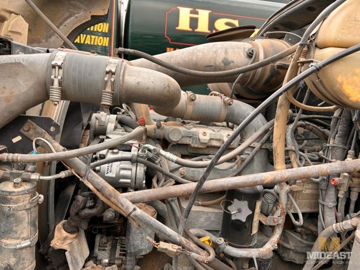 2006-mack-cv713-granite-cab-and-chassis-truck-image-15