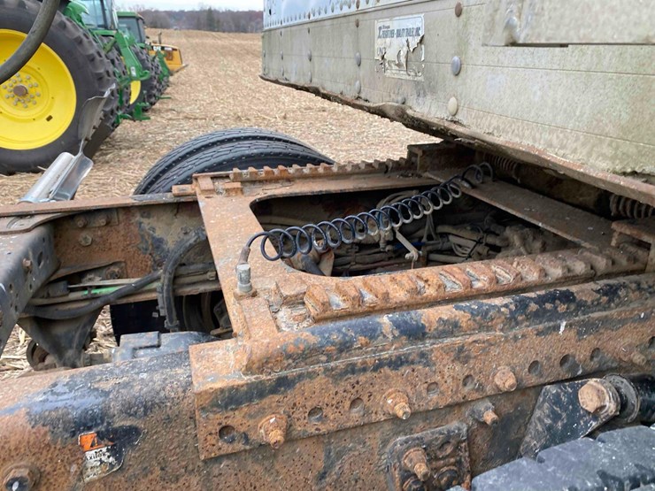 2007-freightliner-day-cab-semi-tractor-image-26