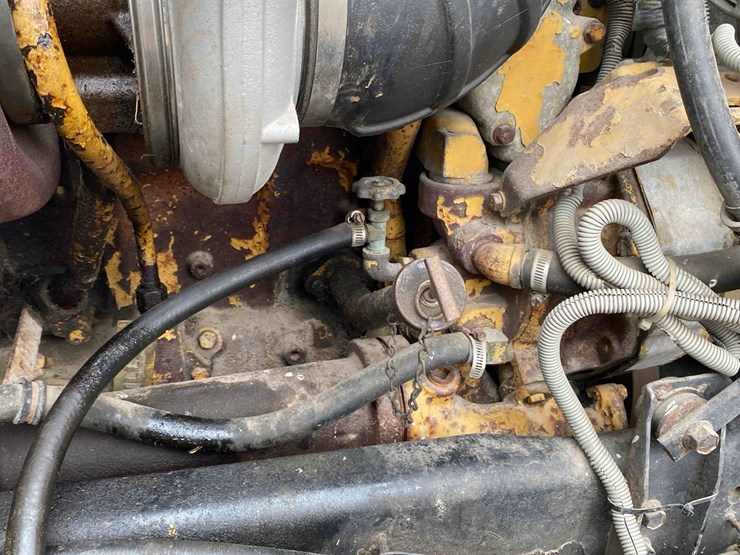 1987-freightliner-day-cab-semi-tractor-image-38