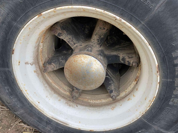 1987-freightliner-day-cab-semi-tractor-image-56
