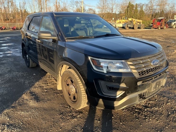 2017-ford-explorer-image-2