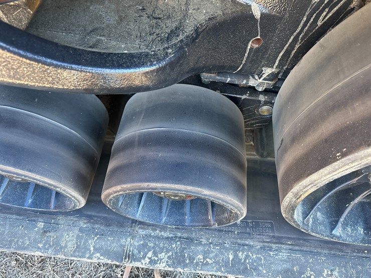 #35562-•-2023-case-470-track-tractor-image-33