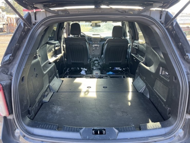 2020-ford-explorer-image-13