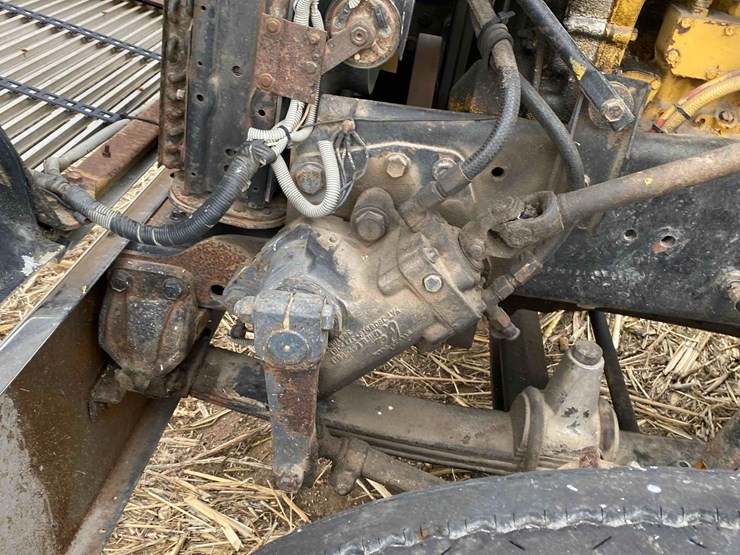 1987-freightliner-day-cab-semi-tractor-image-30