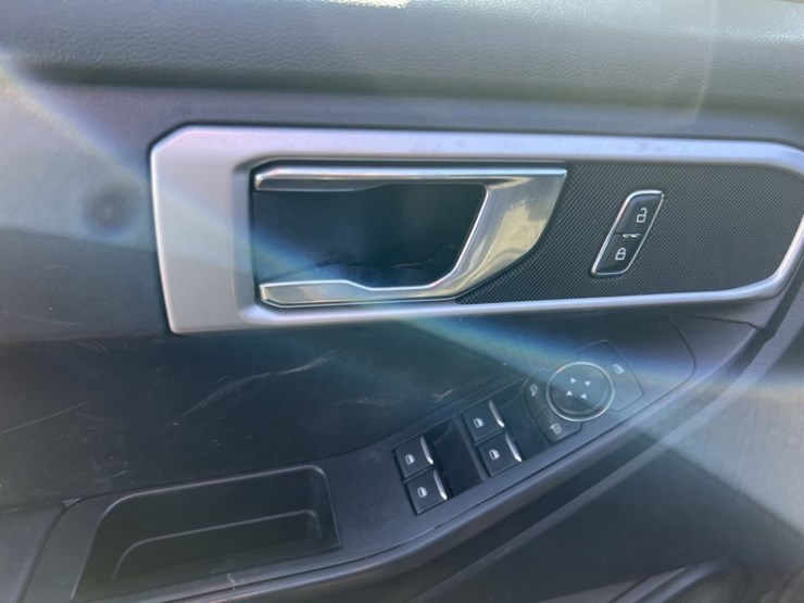 2020-ford-explorer-image-22