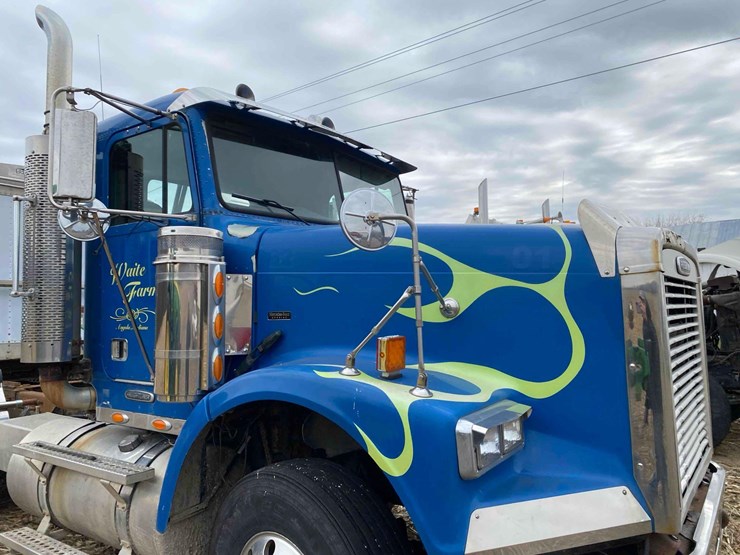 2007-freightliner-day-cab-semi-tractor-image-5