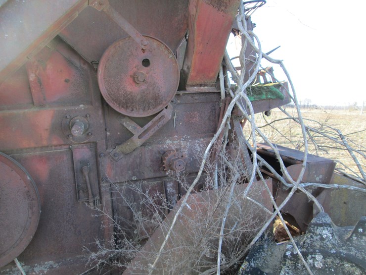 #35362-•-inop-mccormick-101-combine-image-8