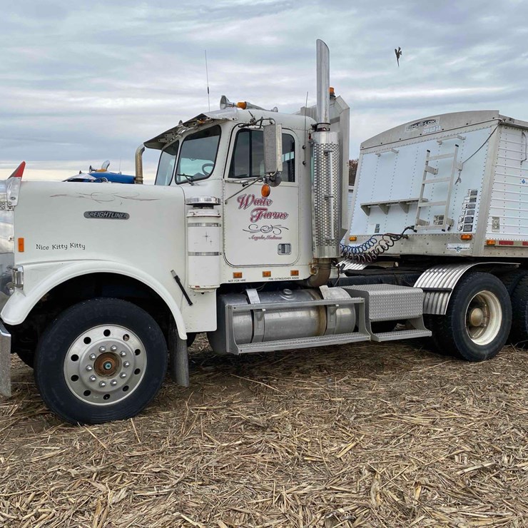 1987 Freightliner Day cab semi tractor