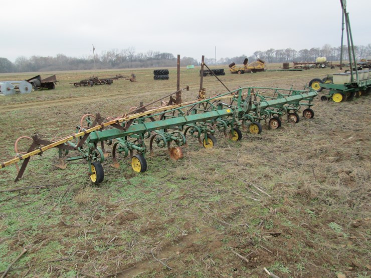 john-deere-8-image-2