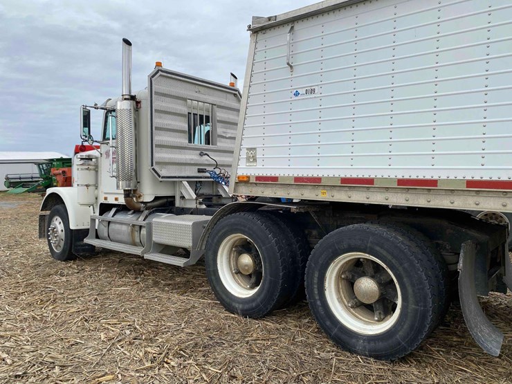 1987-freightliner-day-cab-semi-tractor-image-7
