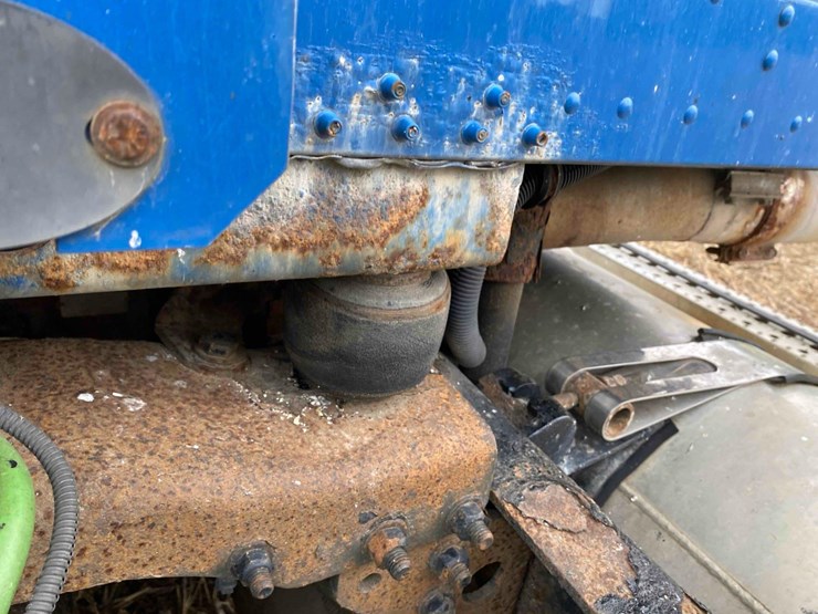 2007-freightliner-day-cab-semi-tractor-image-36