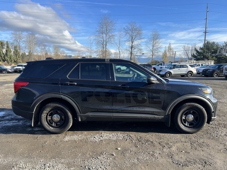 2020-ford-explorer-image-3