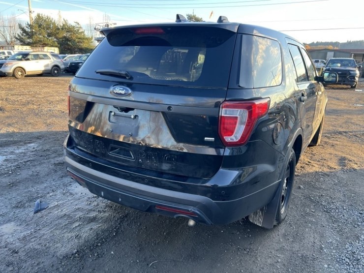 2017-ford-explorer-image-4