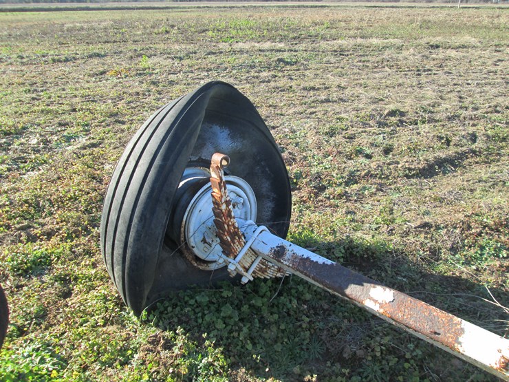 #35332-•-lot-of-(2)-willmar-19l-16-fertilizer-buggy-axles-&-tires-image-3