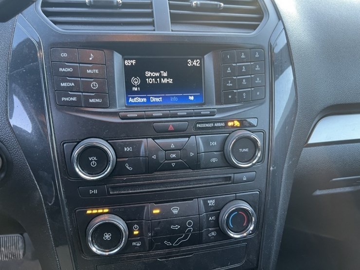 2017-ford-explorer-image-28