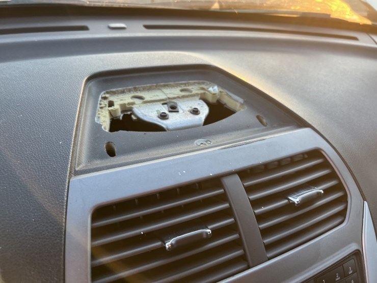 2015-ford-explorer-image-30