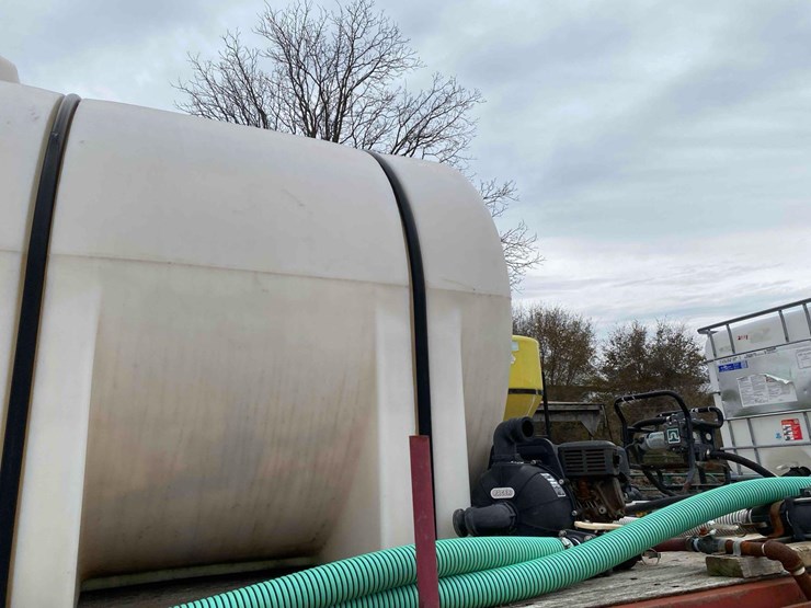 spray--trailer-image-18