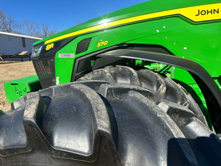 2021-john-deere-370-image-8
