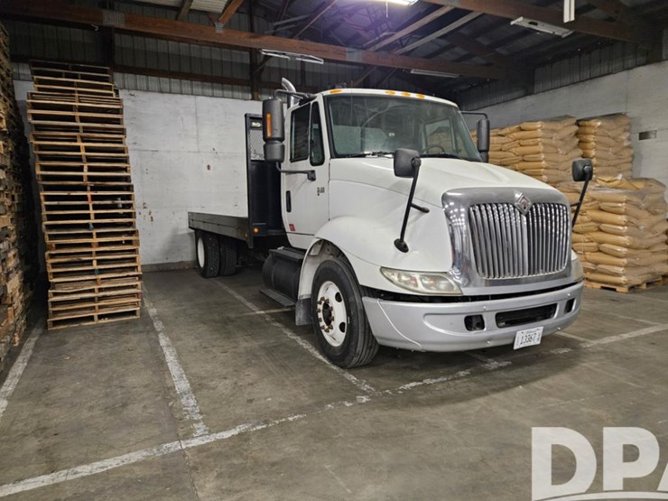 2005-international-8600-image-2