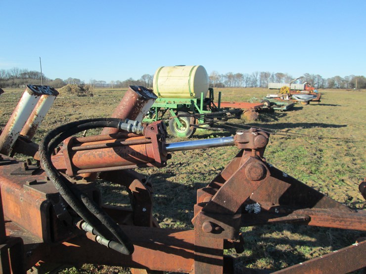 international-700-image-10