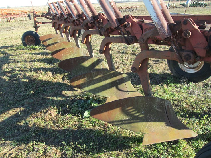 international-700-image-3