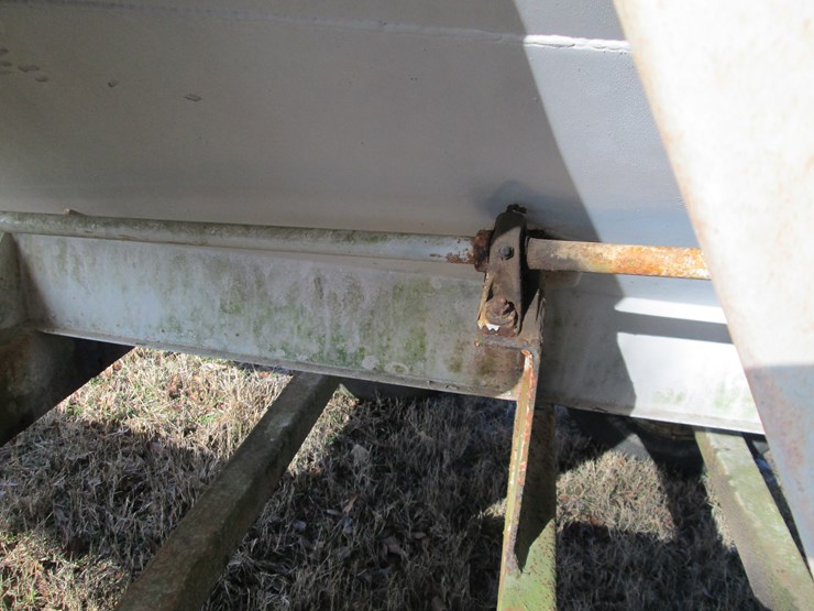 #35381-•-willmar-pull-type-spreader-17-image-8