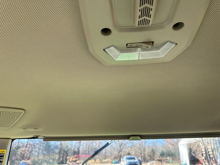 2021-john-deere-370-image-64