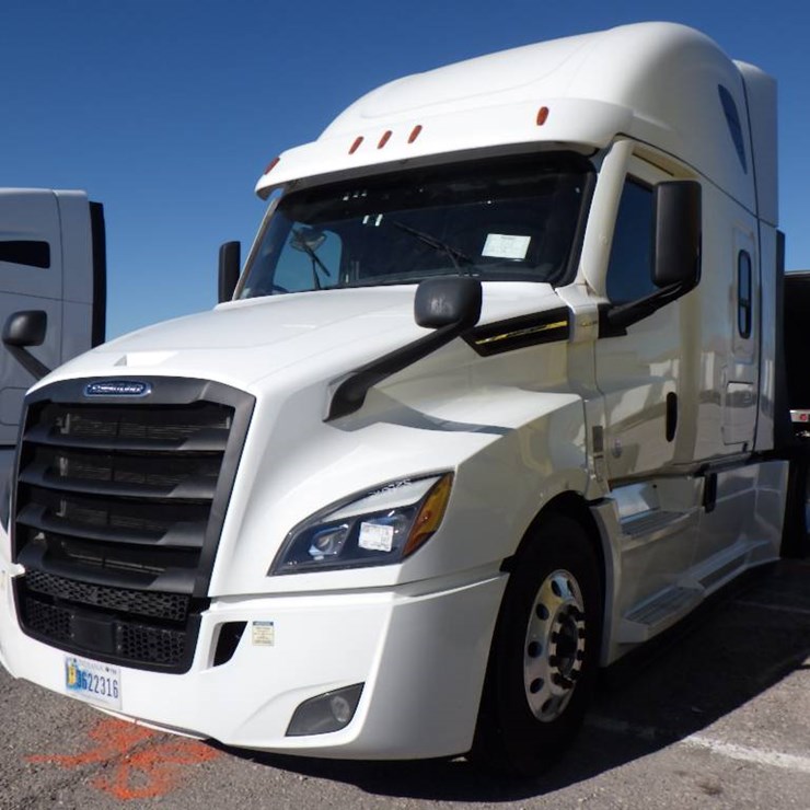 FREIGHTLINER CASCADIA 126