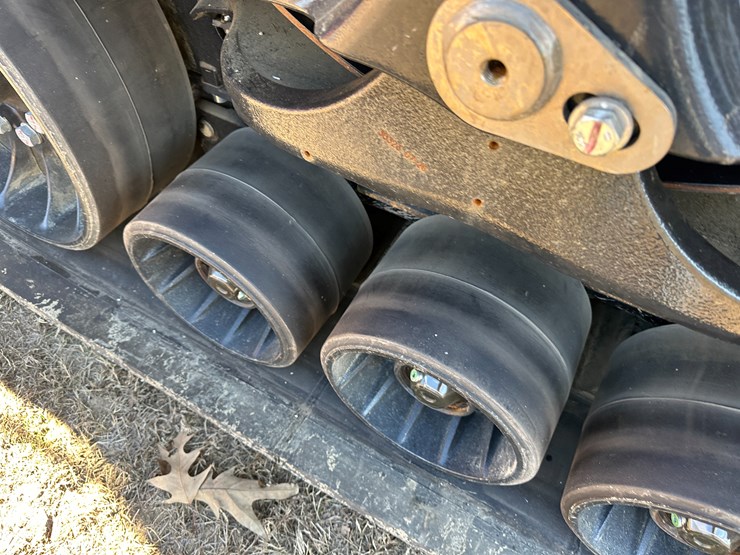 #35562-•-2023-case-470-track-tractor-image-34