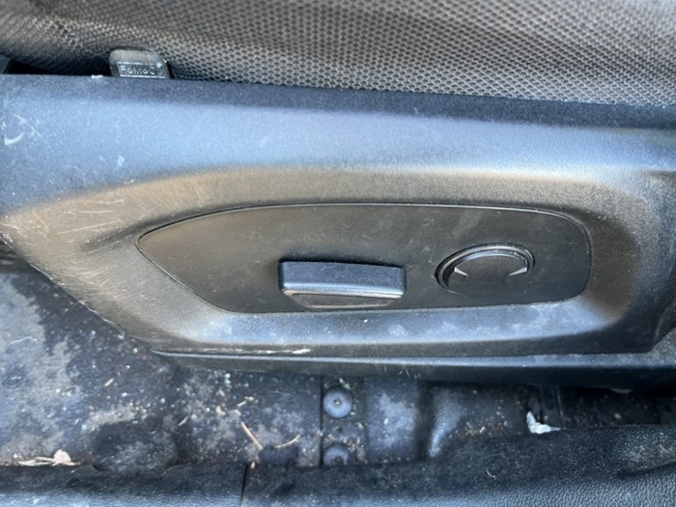 2020-ford-explorer-image-23