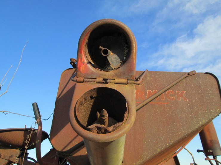 #35362-•-inop-mccormick-101-combine-image-13