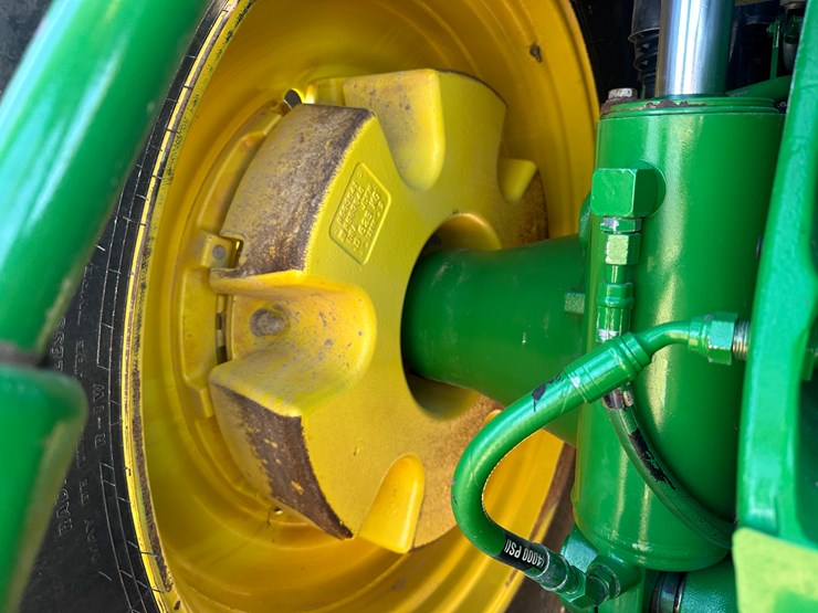 2021-john-deere-370-image-15