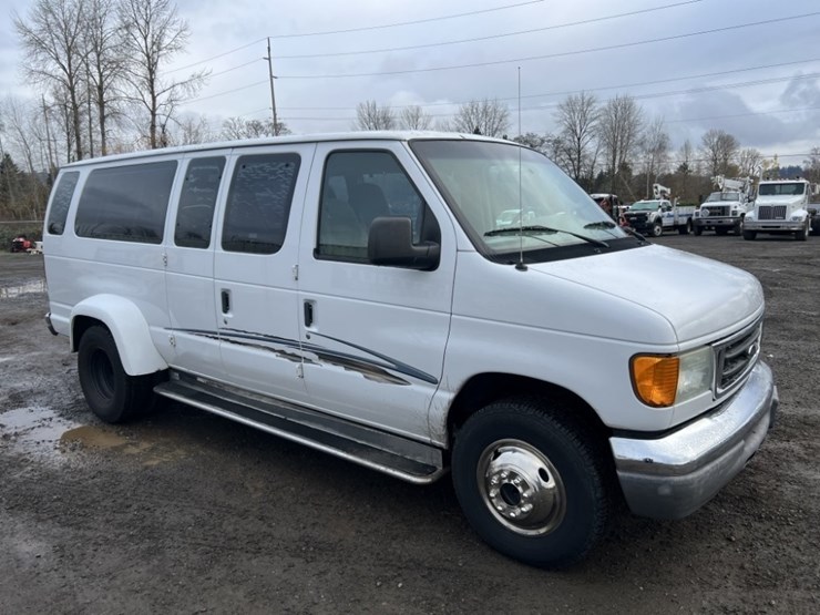 2004-ford-e350-xlt-sd-image-2