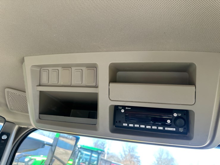 2021-john-deere-370-image-65