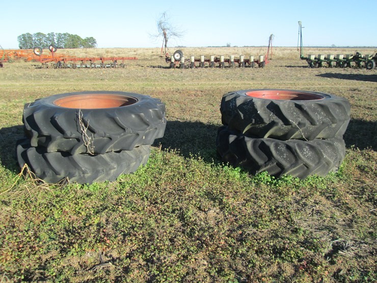 #35338-•-lot-of-(4)-18.4-38-tractor-tires-image-3