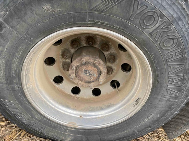 2007-freightliner-day-cab-semi-tractor-image-52