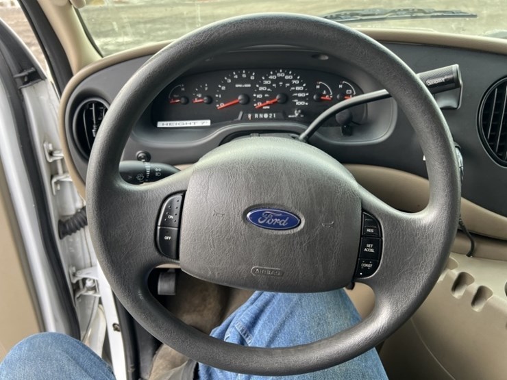 2004-ford-e350-xlt-sd-image-22